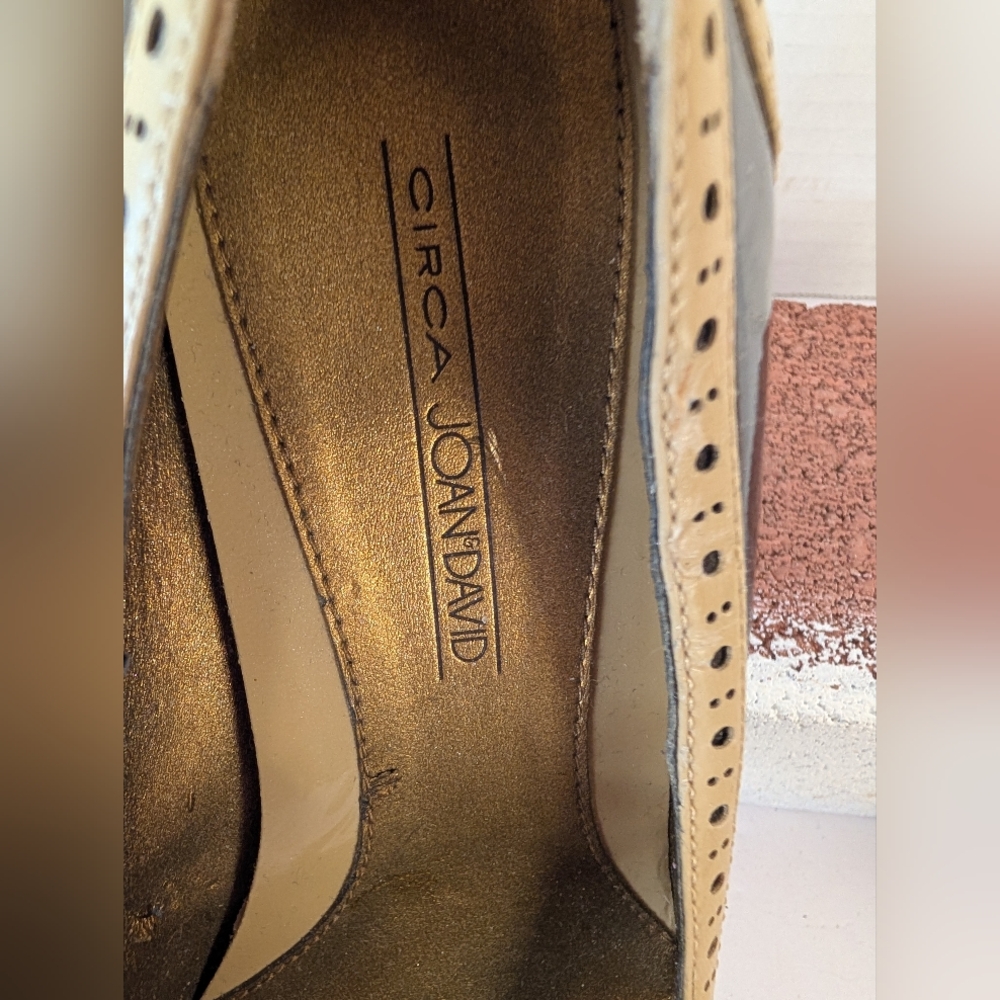 Shoes Joan & David Beige and Black Spectator Women's Heels Size 7 - Picture 2 of 5